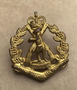 1953-60 Royal Australian Regiment Hat Badge