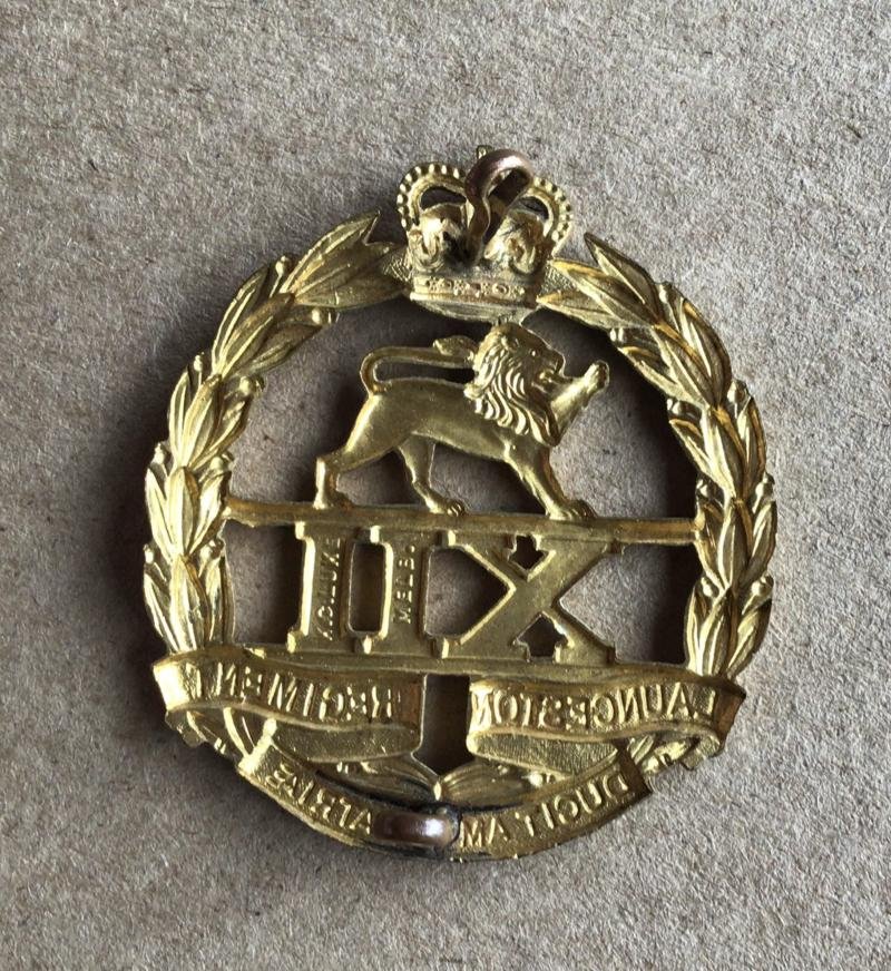 1953-60 12th Infantry Battalion Hat Badge — image 2