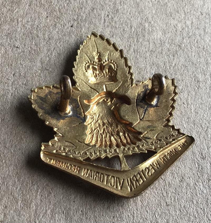 1953-60 8/7th Infantry Battalion Hat Badge — image 2