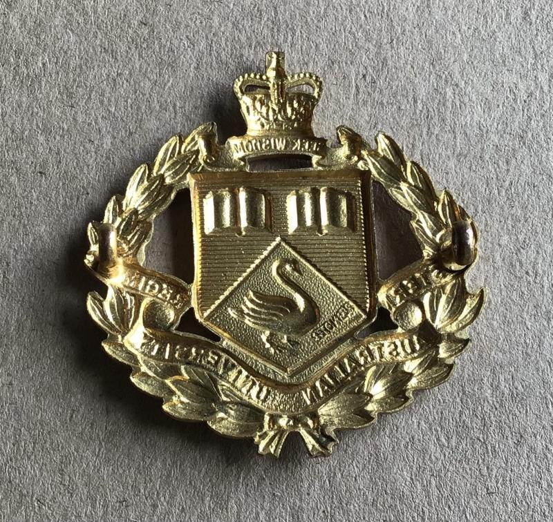1953-60 Western Australian University Regiment Hat Badge — image 2