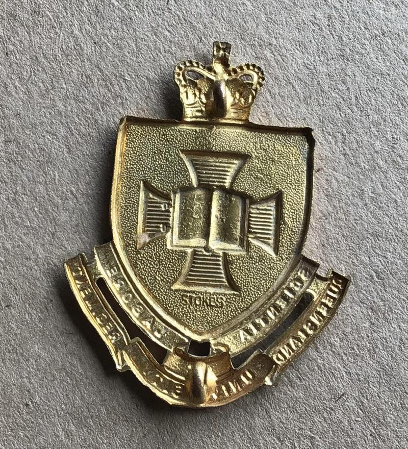 1953-60 QLD University Regiment Hat Badge — image 2