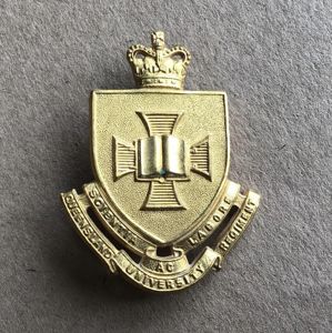 1953-60 QLD University Regiment Hat Badge
