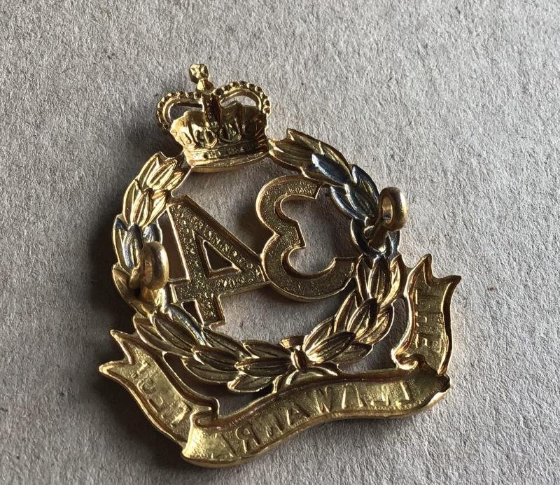 1953-60 34th Infantry Battalion Hat Badge — image 2