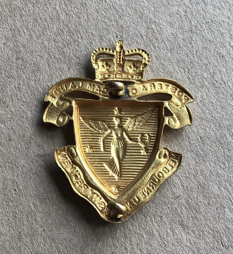 1953-60 Melbourne University Regiment Hat Badge — image 2