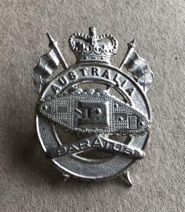 1953-60 1st Armoured Regiment Hat Badge