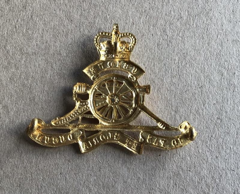1953-60 Royal Australian Artillery Officers Hat Badge — image 2