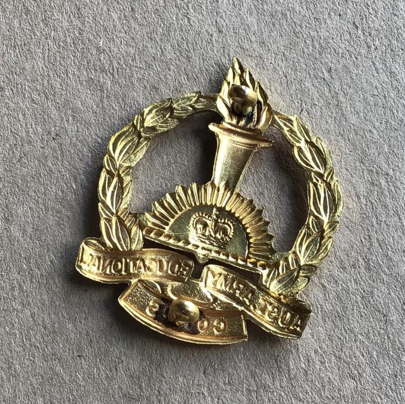 1953-60 Australian Army Education Corps Hat Badge — image 2