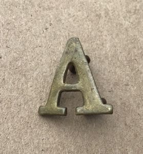 Australia WW1 Original ANZAC 'A' shoulder badge.