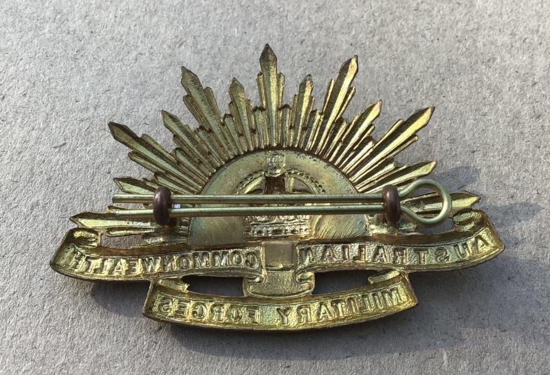 1905-1912 Rising Sun Hat Badge — image 3