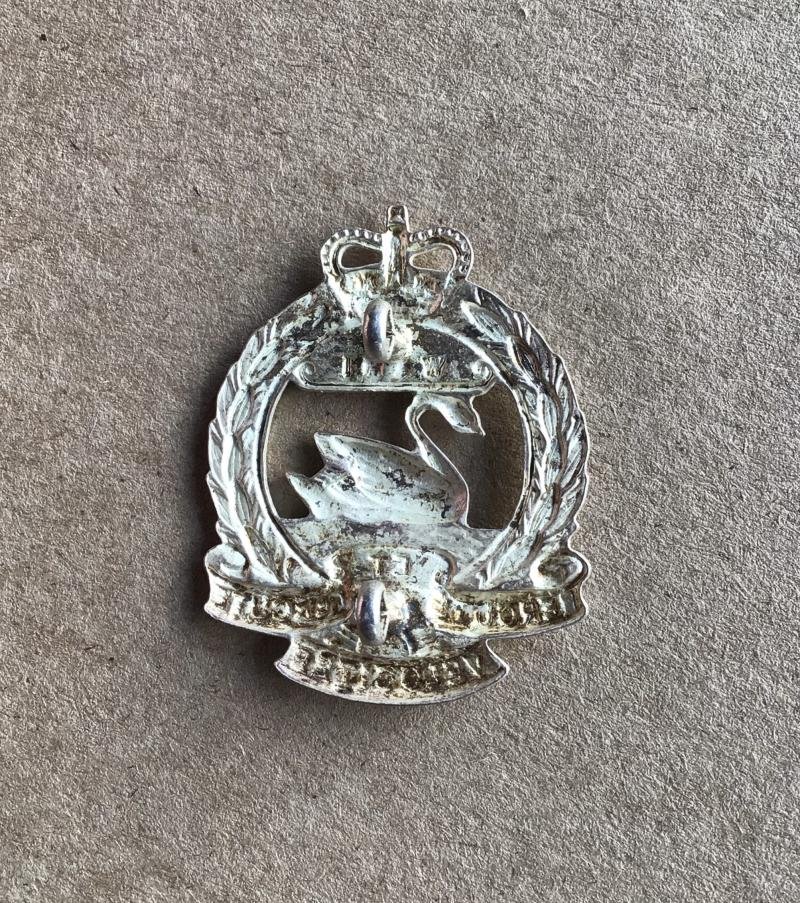 1953-60 10th Western Australian Mounted Infantry Hat Badge — image 2