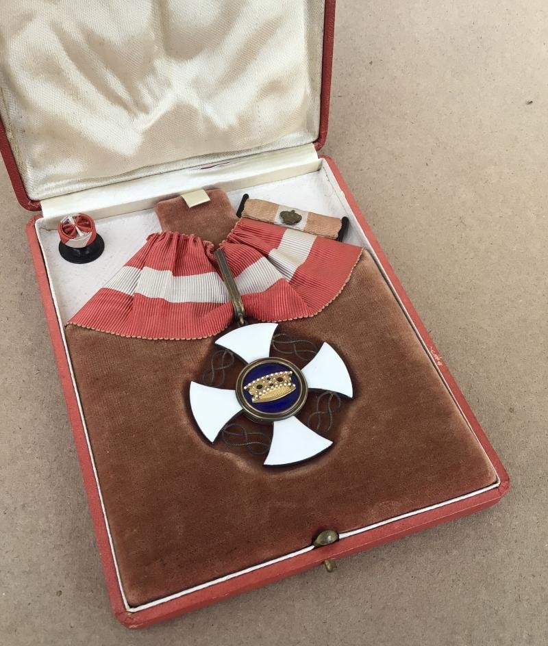Kingdom of Italy Order of the Crown of Italy - Commanders Neck Badge. — image 3