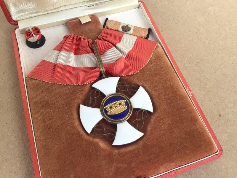 Kingdom of Italy Order of the Crown of Italy - Commanders Neck Badge. — image 4