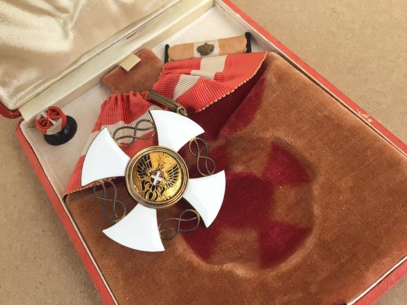 Kingdom of Italy Order of the Crown of Italy - Commanders Neck Badge. — image 5