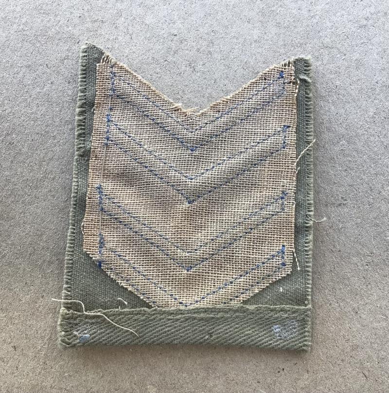 Australia WW2 KD Overseas Service Cheverons — image 2