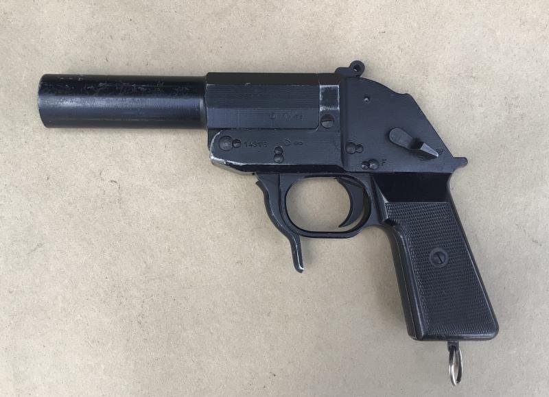 Germany Post WW2 DDR Model LP1 '1001' Flare Pistol — image 2