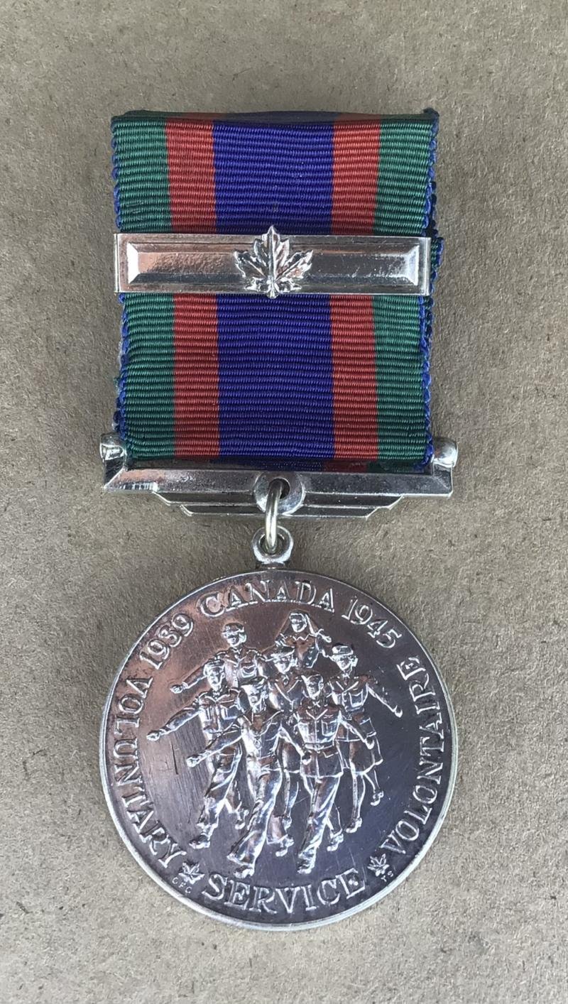 Canada WW2 Voluntary Service Medal with Clasp. — image 2