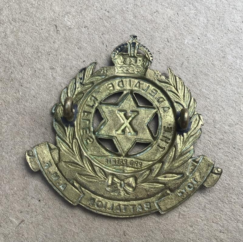 1930-42 10th Infantry Battalion Hat Badge. — image 2