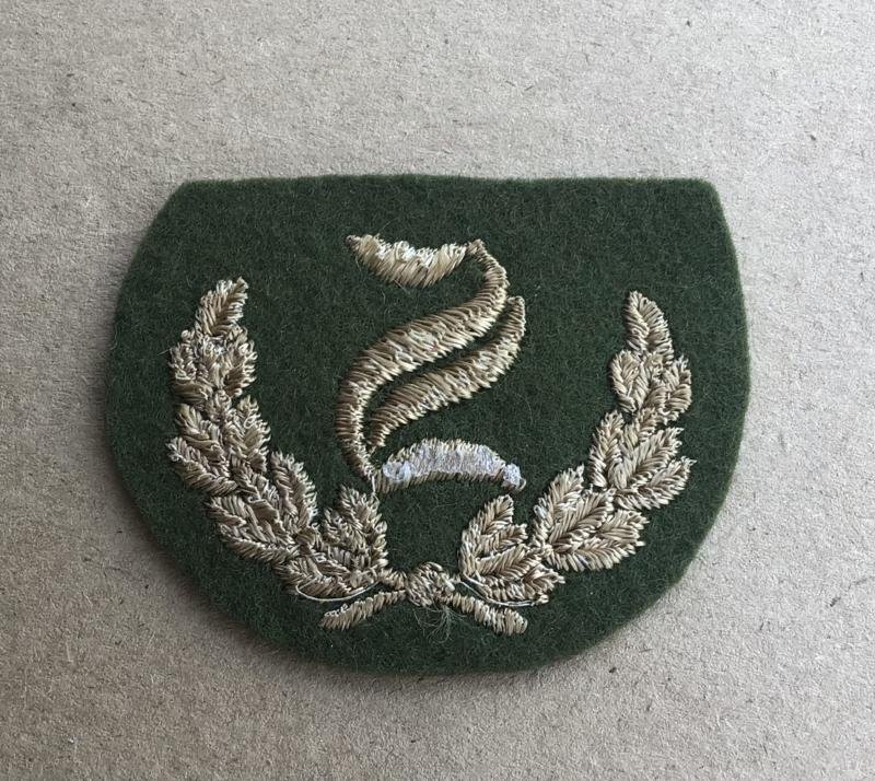 Australian c.1935-1942 Artillery Surveyor Proficiency Sleeve Badge — image 2