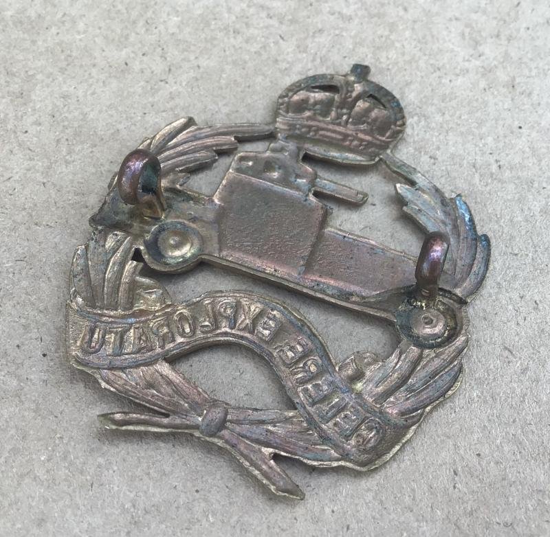 1930-42 1st Armoured Car Regiment Hat Badge. — image 2