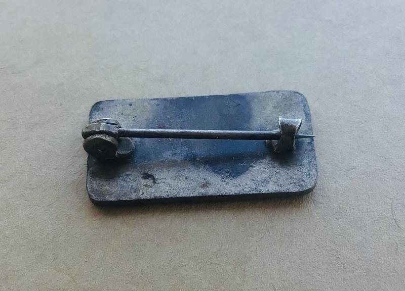 WW1 5th Division Artillery Colour Patch Unit Lapel Badge — image 2