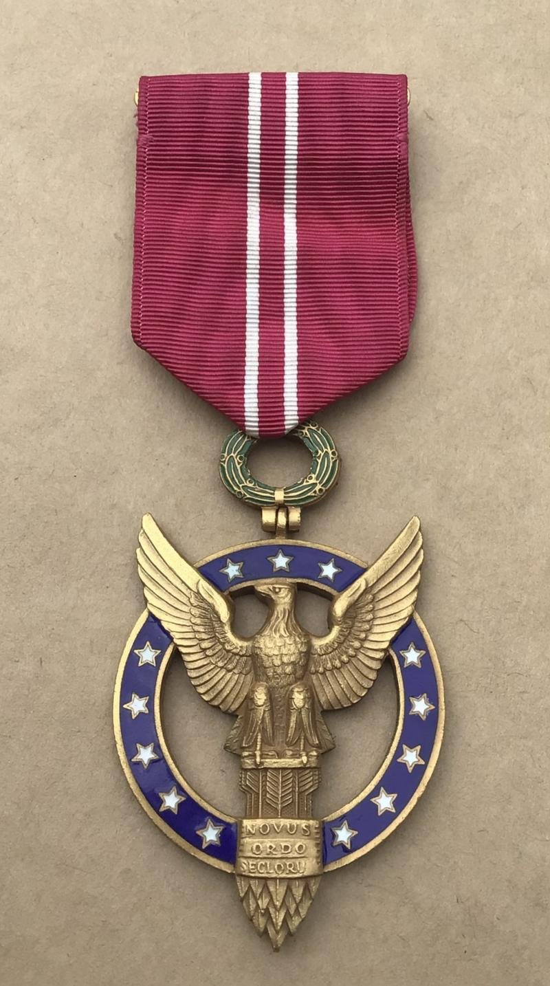 WW2 US Presidential Medal Of Merit — image 2
