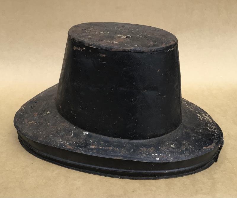 A Victorian or Edwardian Period Hat Tin for a Wolseley Solar Helmet — image 2