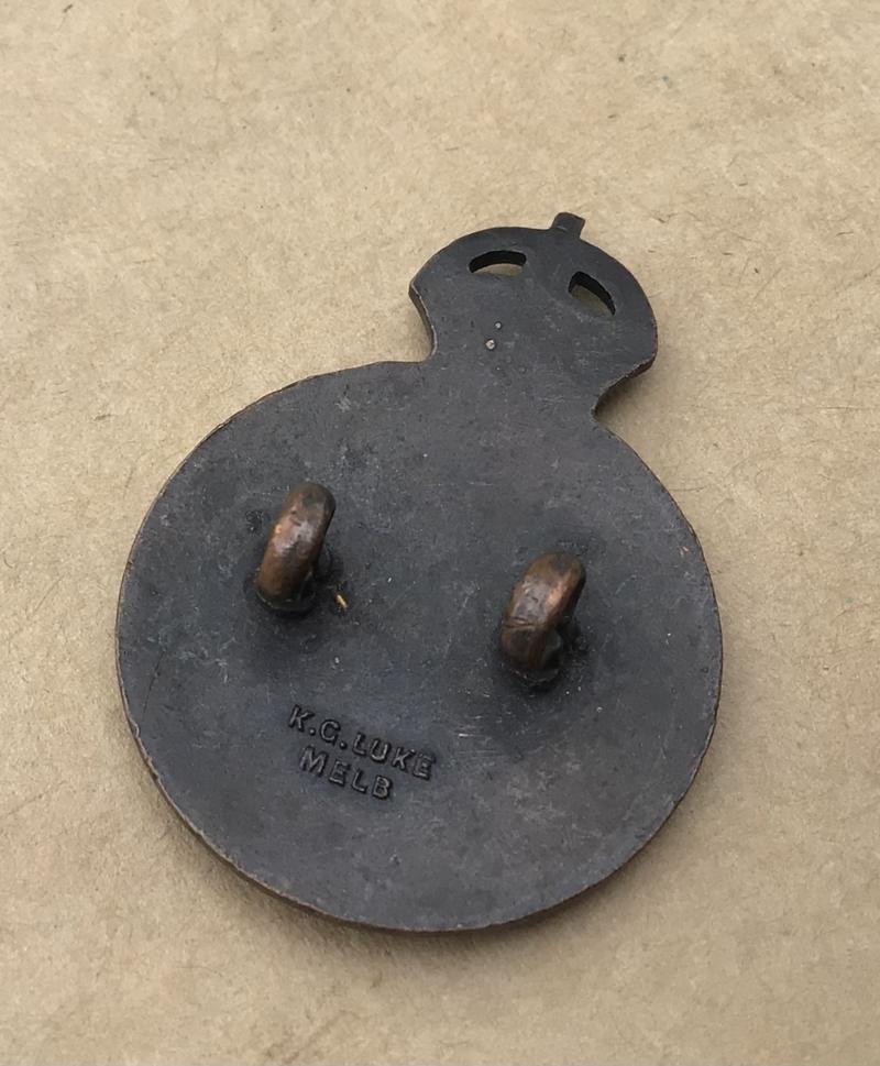 Australian WW2 Australian Red Cross Society Hat or Collar Badge — image 2