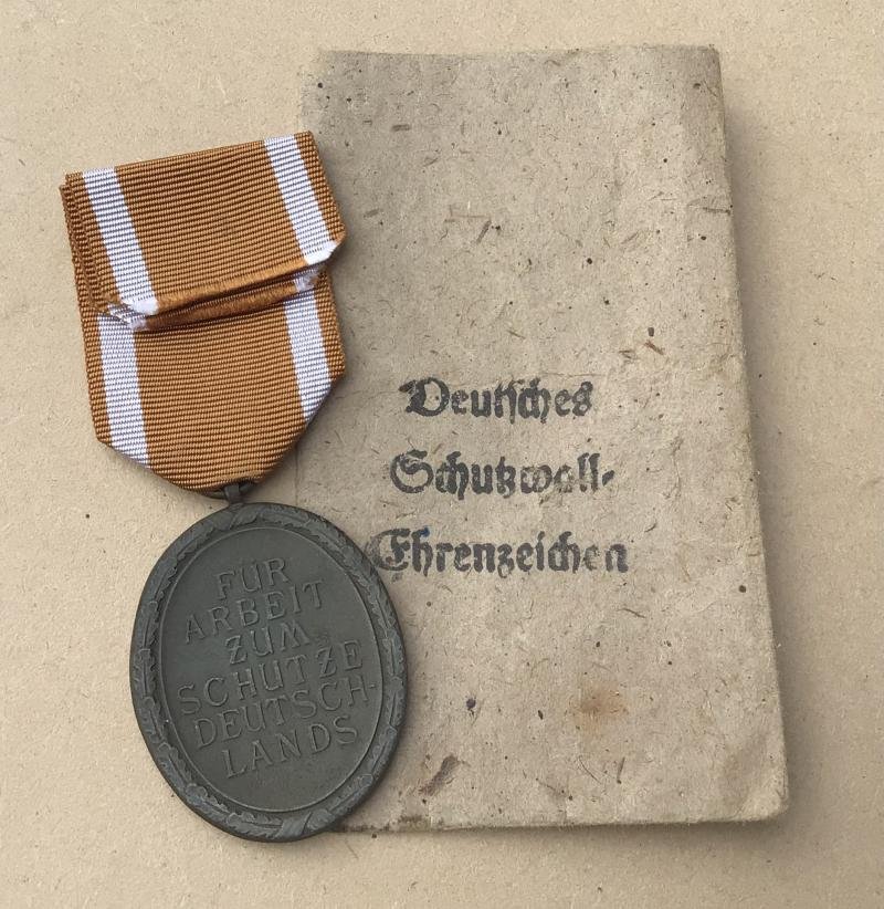Germany WW2 West Wall Medal and Packet of Issue — image 2