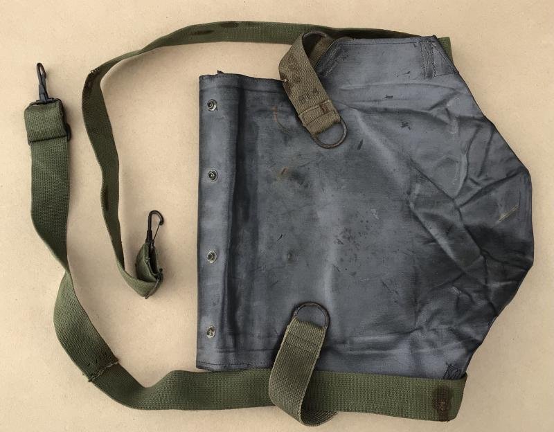 US WW2 M7 Carrier for M5 Assault Gas Mask — image 3