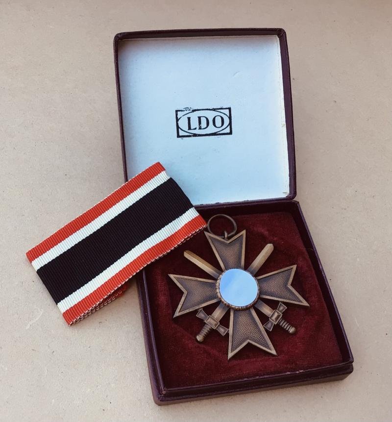 Germany WW2 Cased 1939 War Merit Cross 2nd Class — image 2