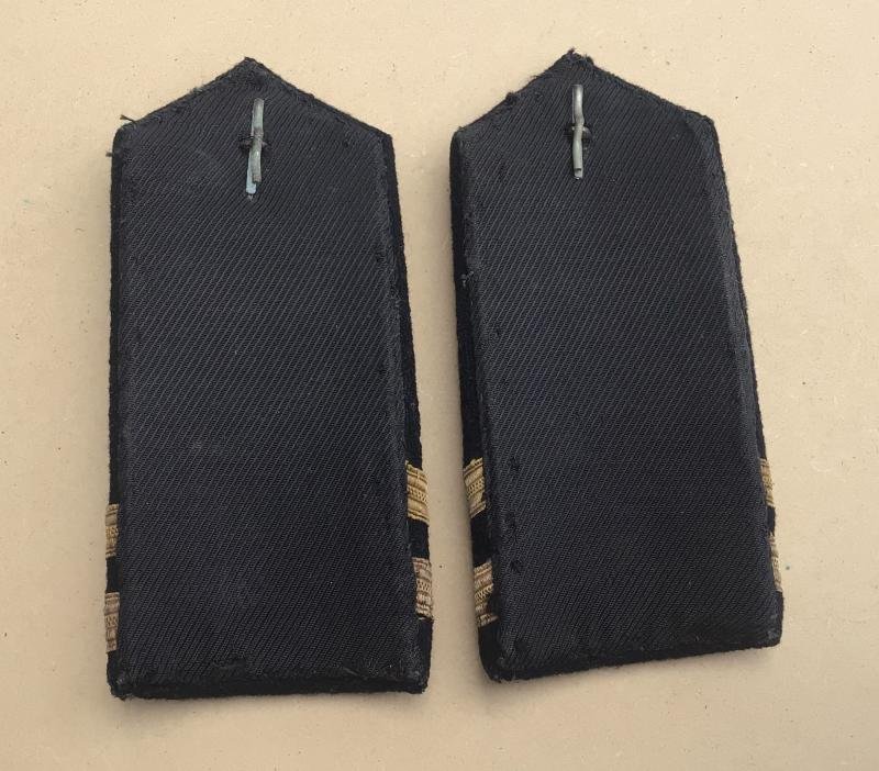 WW2 Royal Navy Volunteer Reserve Officers Epaulettes. — image 2