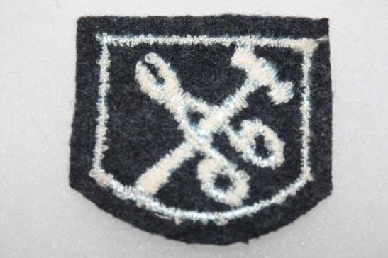 Royal Canadian Air Force (RCAF) Metal Workers Trade Badge — image 2