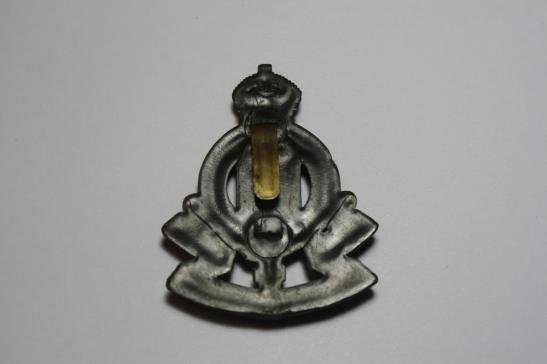 Royal Army Ordnance Corps WW2 Economy Plastic Cap Badge — image 2