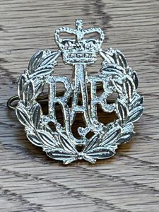 Royal Air Force Queens Crown Cap Badge