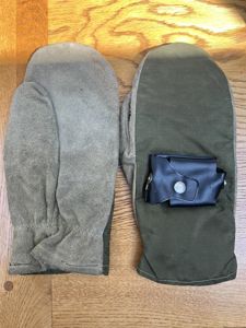 Suede Mits With Battery Connection For Heating