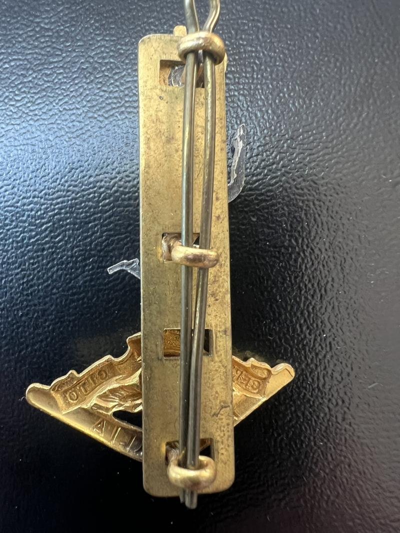 Australian QC Royal Corps Signals Hat Badge 1953-60 — image 2