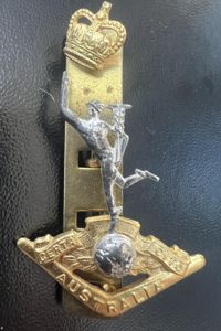 Australian QC Royal Corps Signals Hat Badge 1953-60