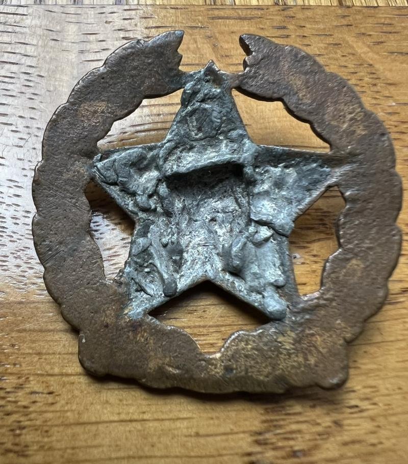 Indian Engineers Cap Badge — image 2