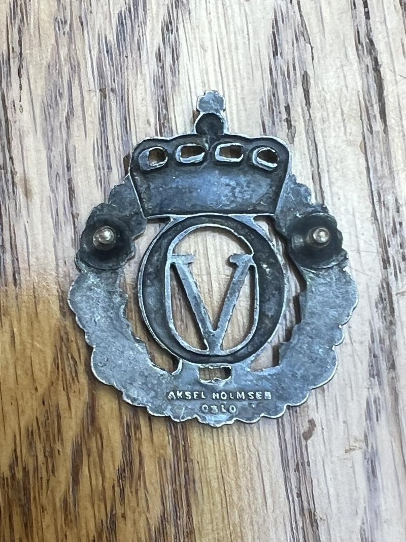 Norway Army Cap Badge King Olav — image 2