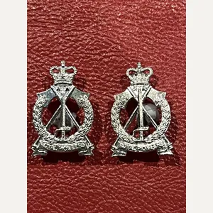 Royal Pioneers Collar Badge Set