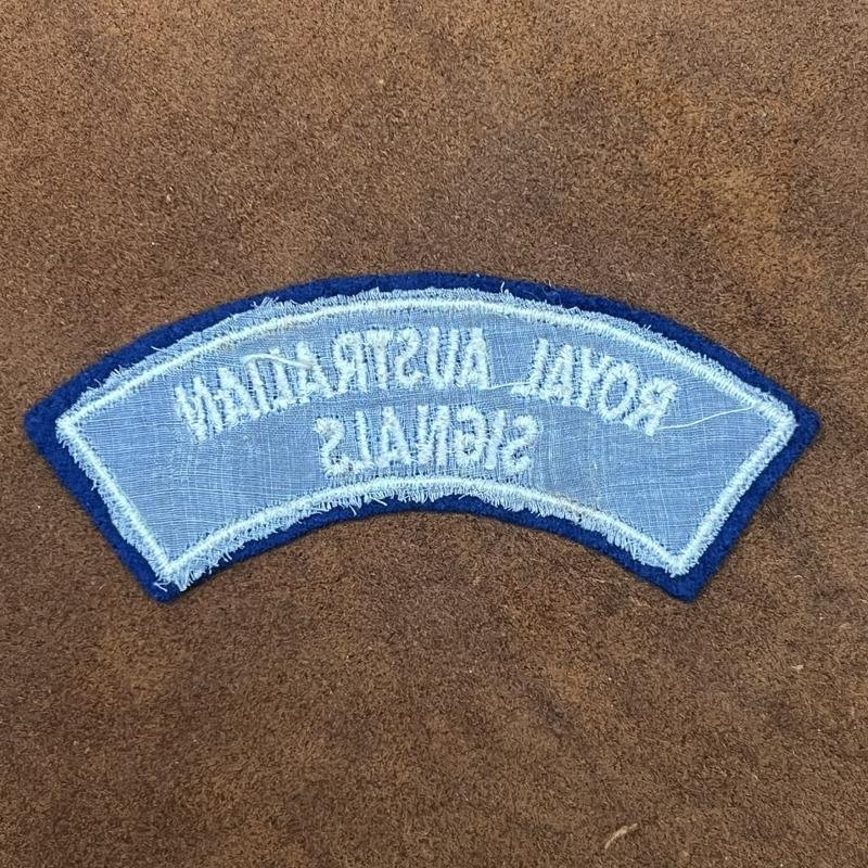 Royal Australian Signals Shoulder Title — image 2