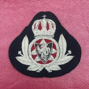 Unidentified Officers Cap Badge