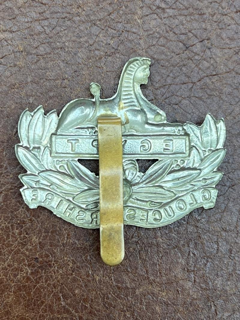Gloucestershire Regiment WM Cap Badge — image 2