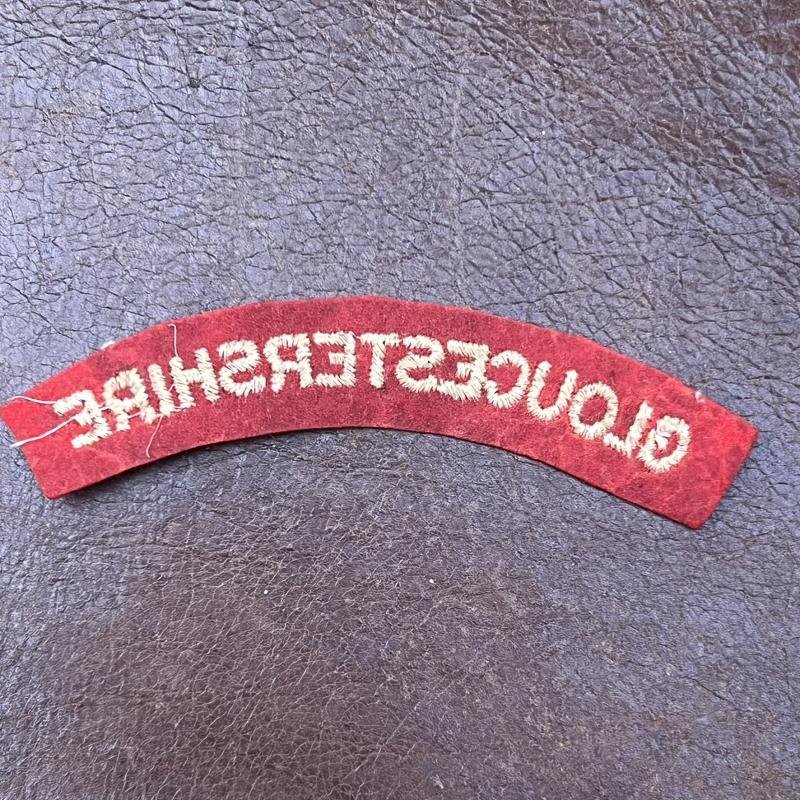 Gloucestershire Regiment WW2 Paste Back Shoulder Title — image 2