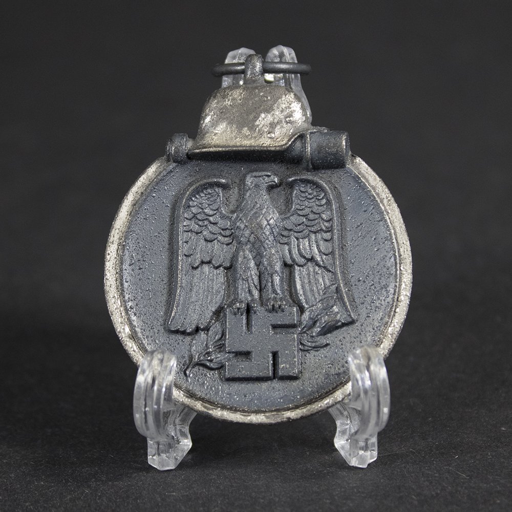 Eastern front medal MM19 with matching bag — image 2
