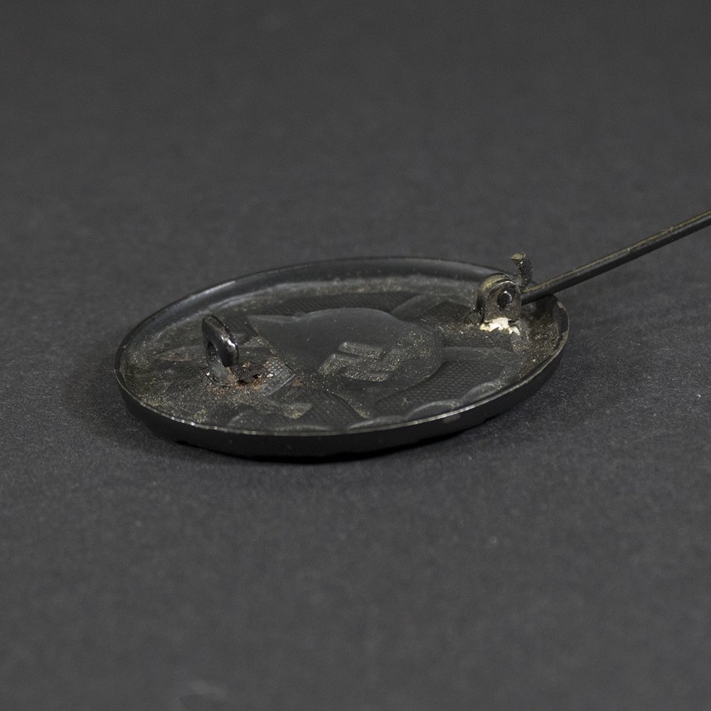 Black wound badge — image 3