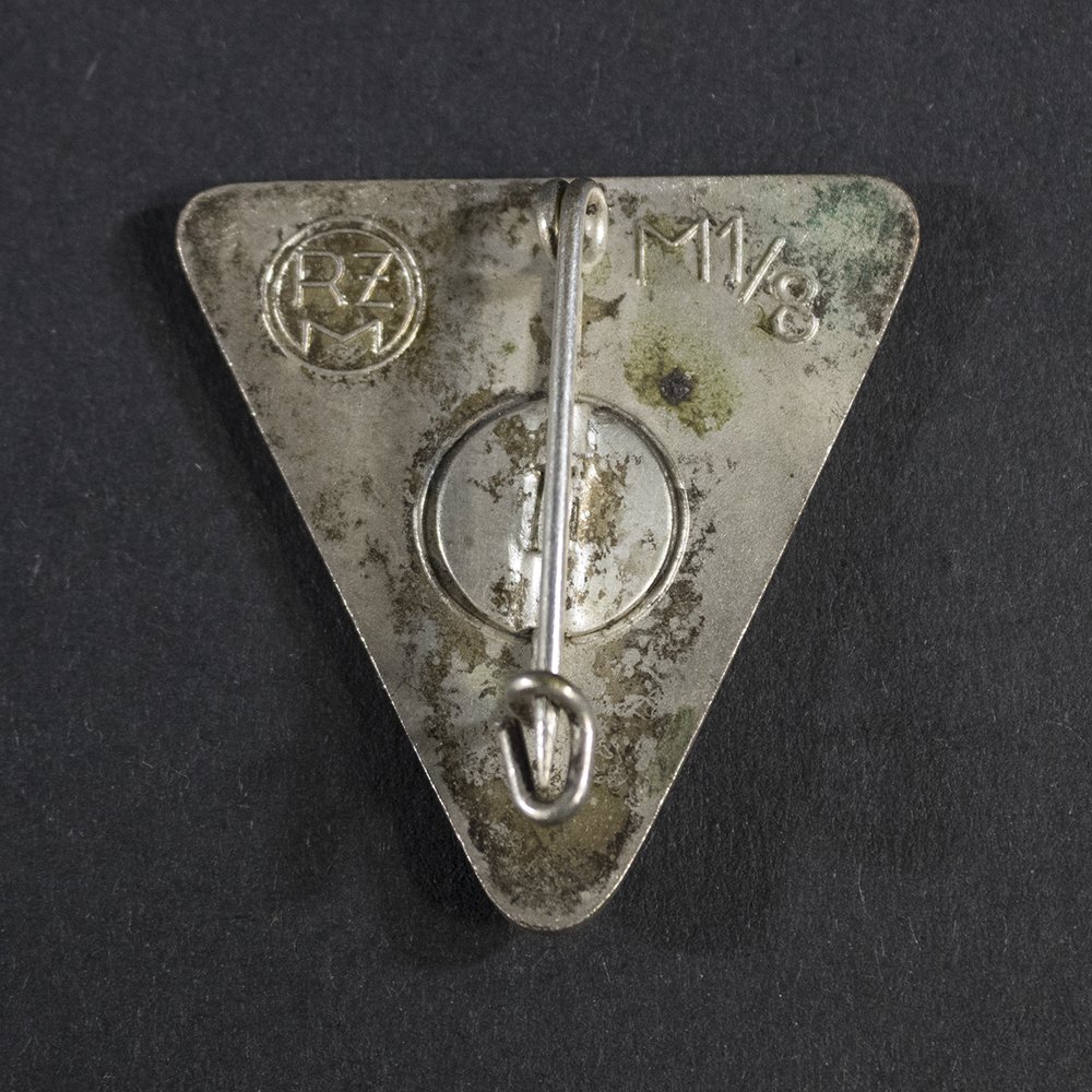 Deutsches Frauenwerk badge — image 2