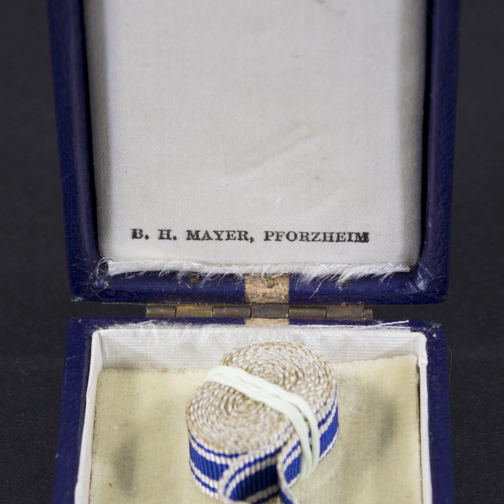 Cased Golden Mothers cross — image 2