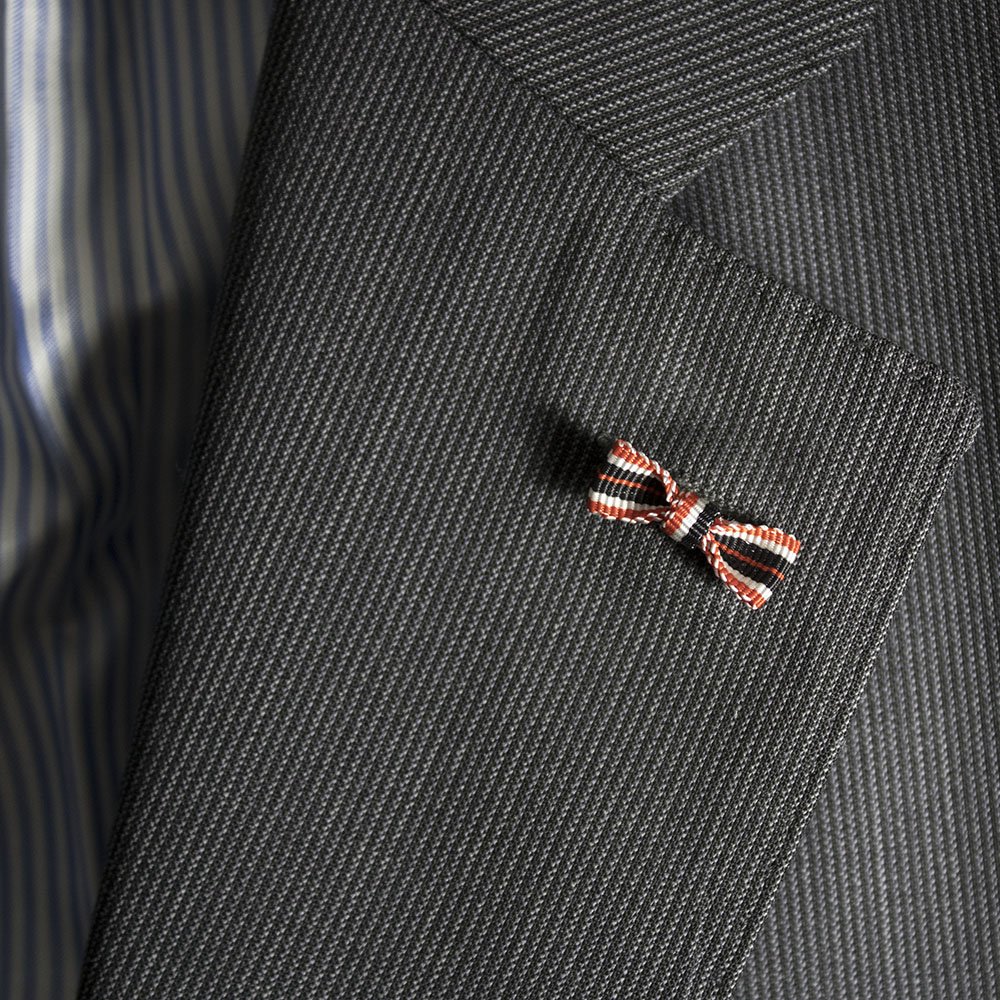 Button (bow) – War merit medal — image 4