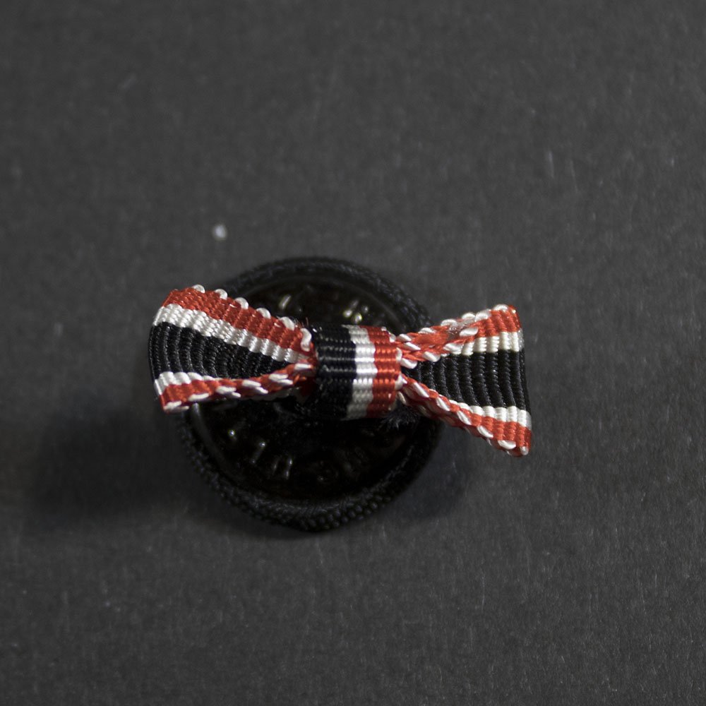 Button (bow) – War merit cross without swords — image 2